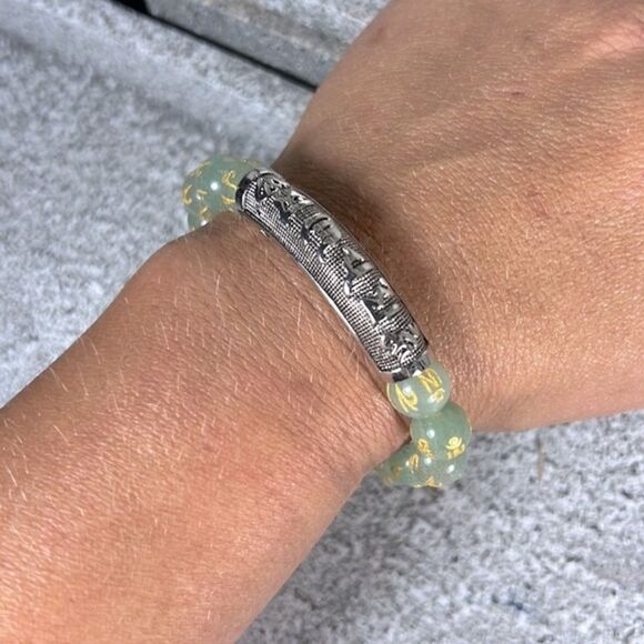 Feng shui Mantra Green Aventurine Carved Beaded Stretch Bracelet in Silvertone - Picture 2 of 6